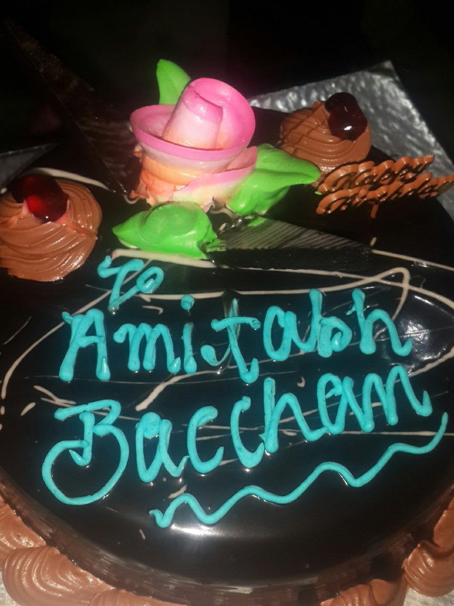 sukhrani003's tweet photo. @SrBachchan happiiee b'day sir!!GBU!#weloveyou! https://t.co/QXXNdY3G5q