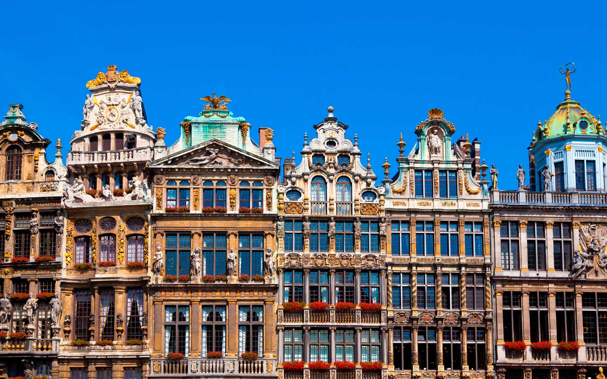 layoutla's tweet photo. ¿Qué destinos son perfectos para aprovechar el clima y colores del otoño? Muchos viajeros afirman que #Bruselas. https://t.co/IJhXInh0Sn https://t.co/D8QYYyRzBM