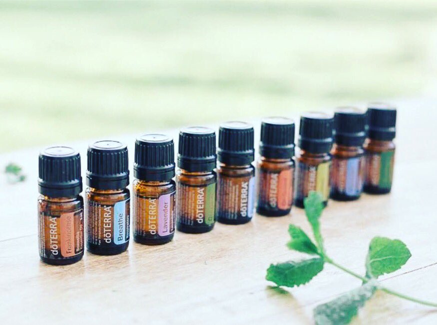 crunchywishes's tweet photo. What’s your favorite #essentialoil? @doterra #checkouttheblog https://t.co/xALczBrx30 #newblog #mygoto https://t.co/suAV8QOhV1