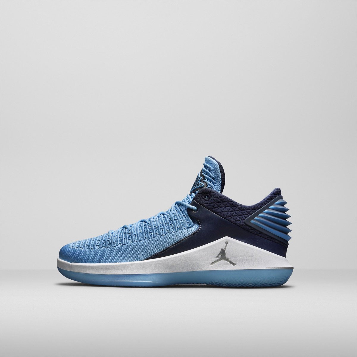 SneakerDropWW's tweet image. #OfficialLook 😎😎

Air Jordan “Be Like Mike” Collection

Thoughts? 💭