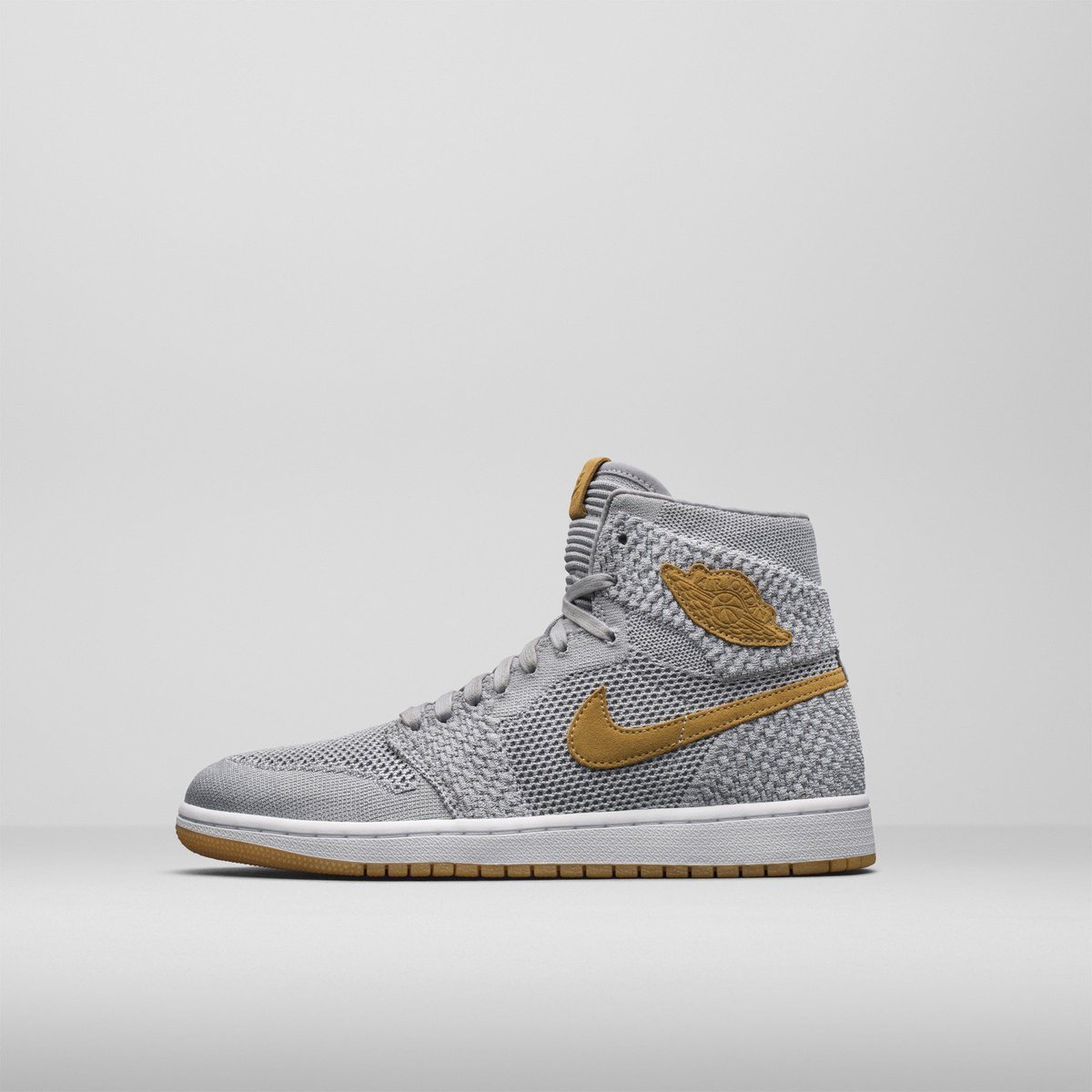 SneakerDropWW's tweet image. #OfficialLook 😎😎

Air Jordan “Be Like Mike” Collection

Thoughts? 💭