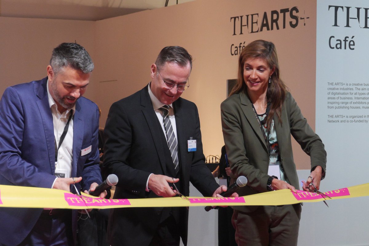 Merzmensch's tweet photo. The ARTS+ Runway. Grossartiges von Peter Weibel u.a. #fbm17 #fbmmm #theartsplus17
https://t.co/XkyC3bF1Mq https://t.co/alWlnTaOEJ