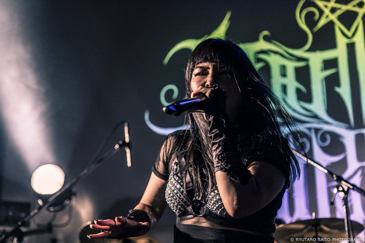 EmideA_Rais's tweet photo. Photo by Ryutaro Saito #serenityinmurder #emidea #deathmetal #melodicdeathmetal #vocals #singer #growl #metalgirl #metalgirls https://t.co/6plu9zR54e