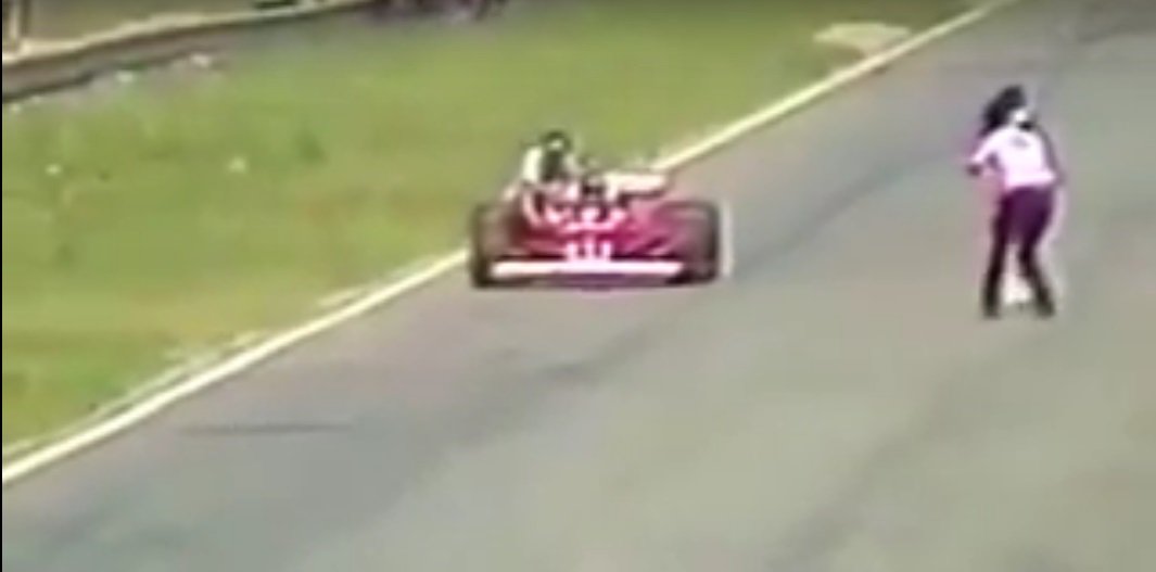 jadb1's tweet photo. Que saben de estas imagenes? El señor que esta sobre la Ferrari aistio a #Expolole!! @Campeonesnet , @CarburandoTV @corsaonline @LargaronOK https://t.co/BjcIbFWCFz