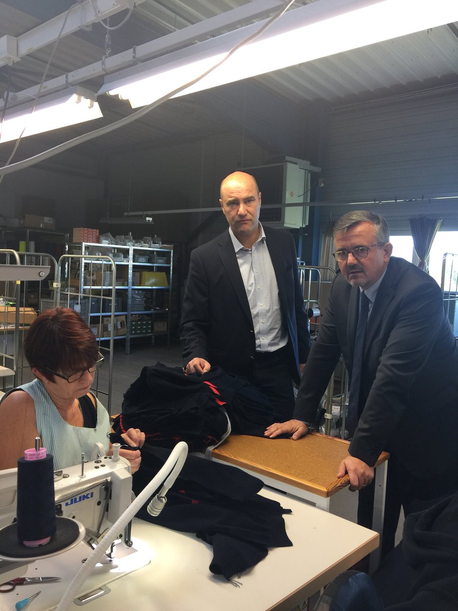 regain_pro's tweet photo. Merci @yvesjego pour cette remise du @Label_OFG. Nous avons été heureux de vous présenter nos savoir-faire #MadeinFrance https://t.co/1SV5dRgNzH