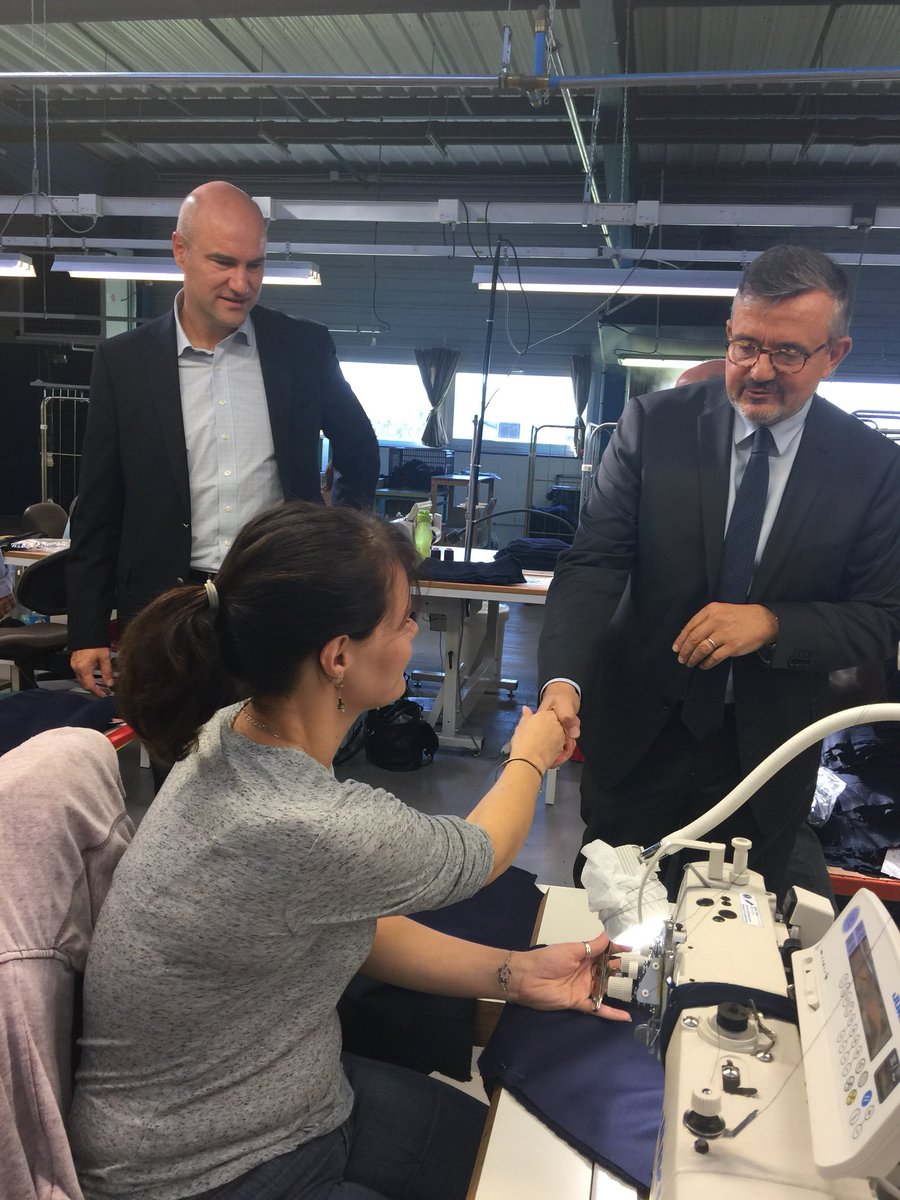 regain_pro's tweet photo. Merci @yvesjego pour cette remise du @Label_OFG. Nous avons été heureux de vous présenter nos savoir-faire #MadeinFrance https://t.co/1SV5dRgNzH
