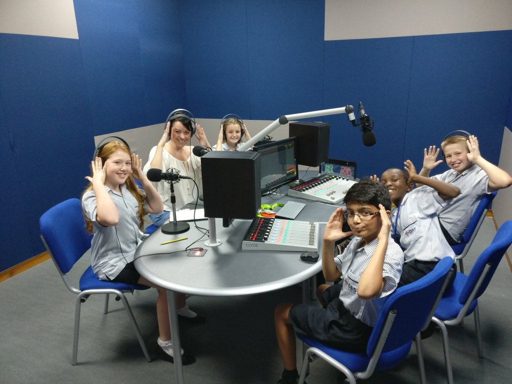 A massive thank you to <a href="/LSLofficial/">Lisa Scott-Lee</a> for visiting the JP Radio studio today. @DBSJumeirahPark <a href="/Taaleem/">Taaleem</a>