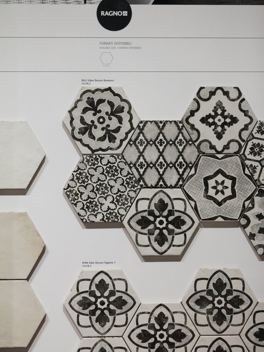 ACasadiRo's tweet photo. Bianco, nero e colori tenui. Le #cementine nel 2018. Sul blog trend e #texture dal #cersaie2017 @CersaieOfficial #tiles #floor #ragno https://t.co/3zGxtSfB6s