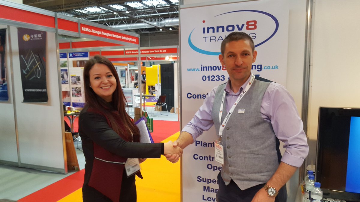ultrabuckman's tweet photo. Some great hole in 1s today. @UK_CW @Innov8_Training @MrGeorgeClarke @stephbreakfast 
Come and see us at B351 https://t.co/pv8UjKHYir