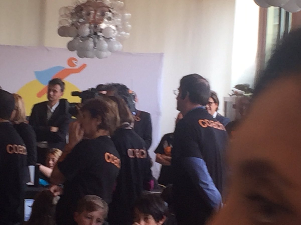 lemenajour's tweet photo. Le code pour 'comprendre comment ca marche' Un tremplin pour l'avenir + des parcours professionnels passionnants #supersCodeurs @orange https://t.co/ClpMr3jSzb