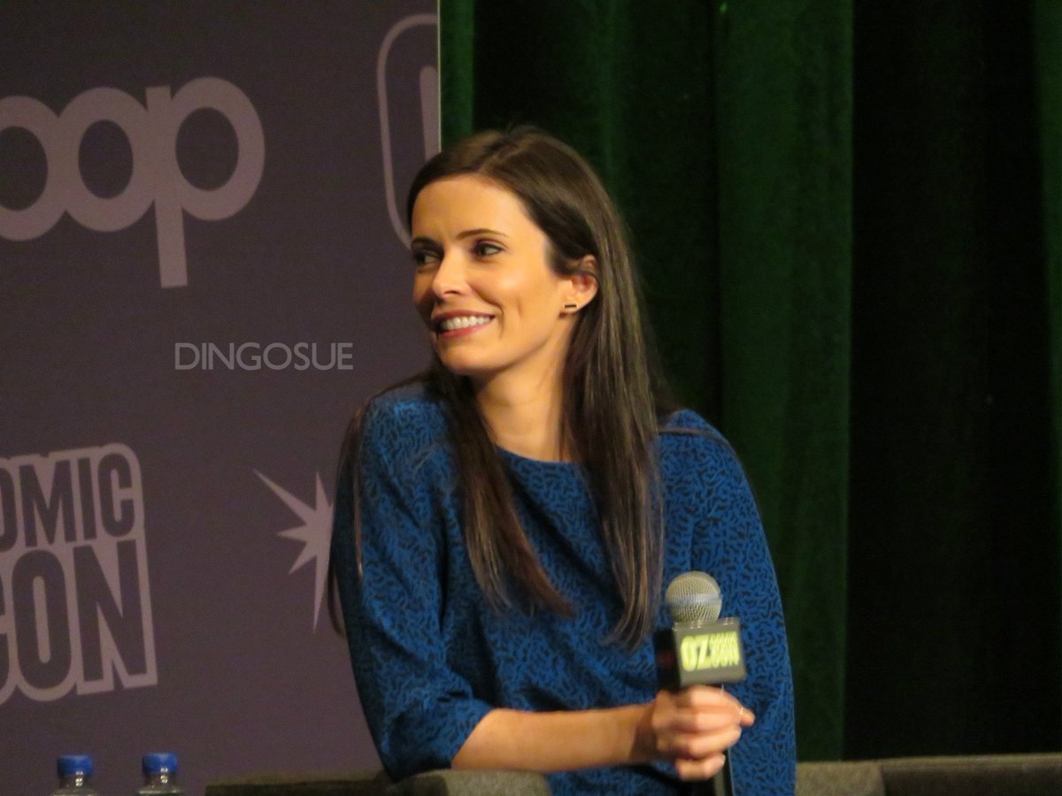 dingosue's tweet photo. Bitsie Tulloch at Sydney @OzComicCon. #GrimmPanel Sunday, October 1st, 2017. #Grimm #BitsieTulloch https://t.co/a6GK1Cwg8z