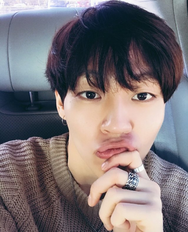 TheRoseFrance's tweet photo. [📸] Photo récente de Woosung sur instagram et makestar 

#TheRose #더로즈 https://t.co/ac3synZ1Xk