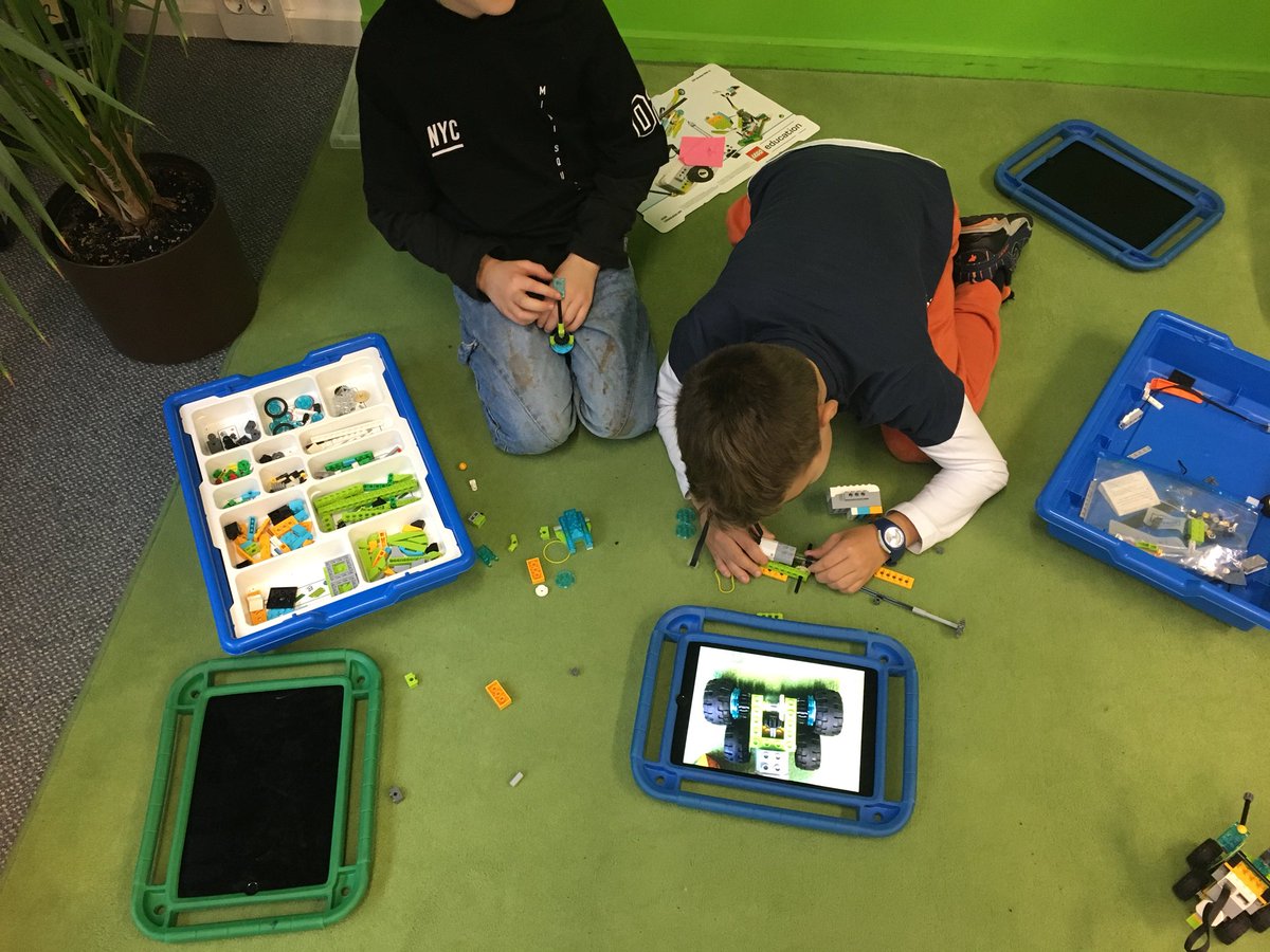 thaler88's tweet photo. Grade 4 getting ready to enter the ring! Designing BattleBots with LEGO WeDo, build it up, smash it down! #makers #isdedu @LEGO_Education https://t.co/4CpHr6U67j