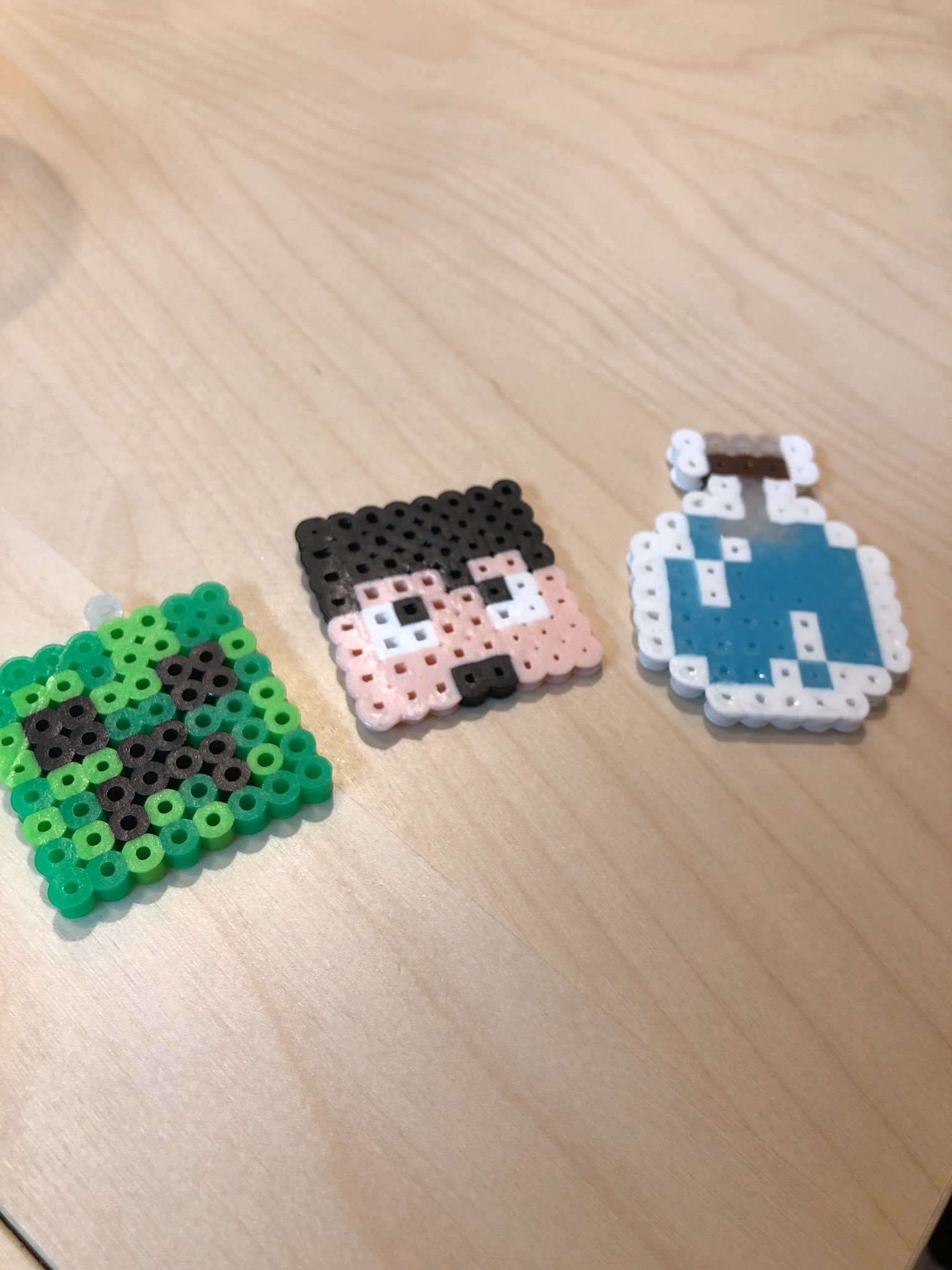 ぐでまま Apex Legends家族 あーーー マイクラしたい もはや 病気 W 子供とアイロンビーズで遊んであげてもこんな物を作るわたし マイクラ Minecraft カズクラ クリーパー ポーション T Co Zhgetmdmfk Twitter