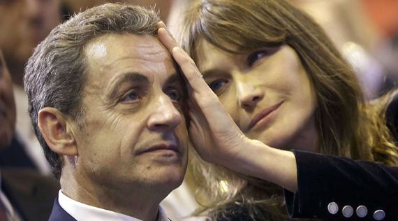 TeleLoisirs's tweet photo. Carla Bruni-Sarkozy : "Avec Nicolas, nous avons une vie sexuelle fantastique" https://t.co/XGsPXQsQdF https://t.co/x7XfqAQsL5