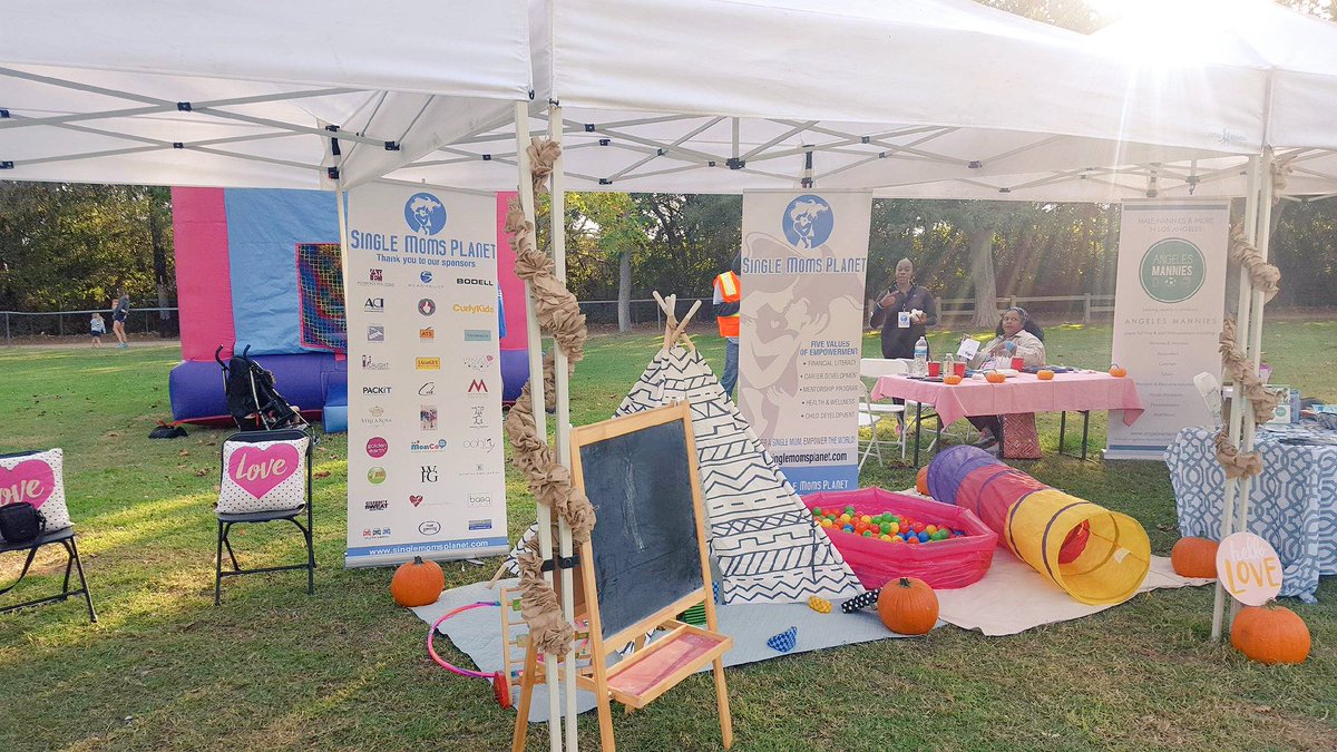 SingleMomPlanet's tweet photo. Single Moms Planet host 2nd Annual @Run4Care #smpkids playzone for #BreastCancerAwarenessMonth produced by @brittanytinna! https://t.co/mcheSAvzTA