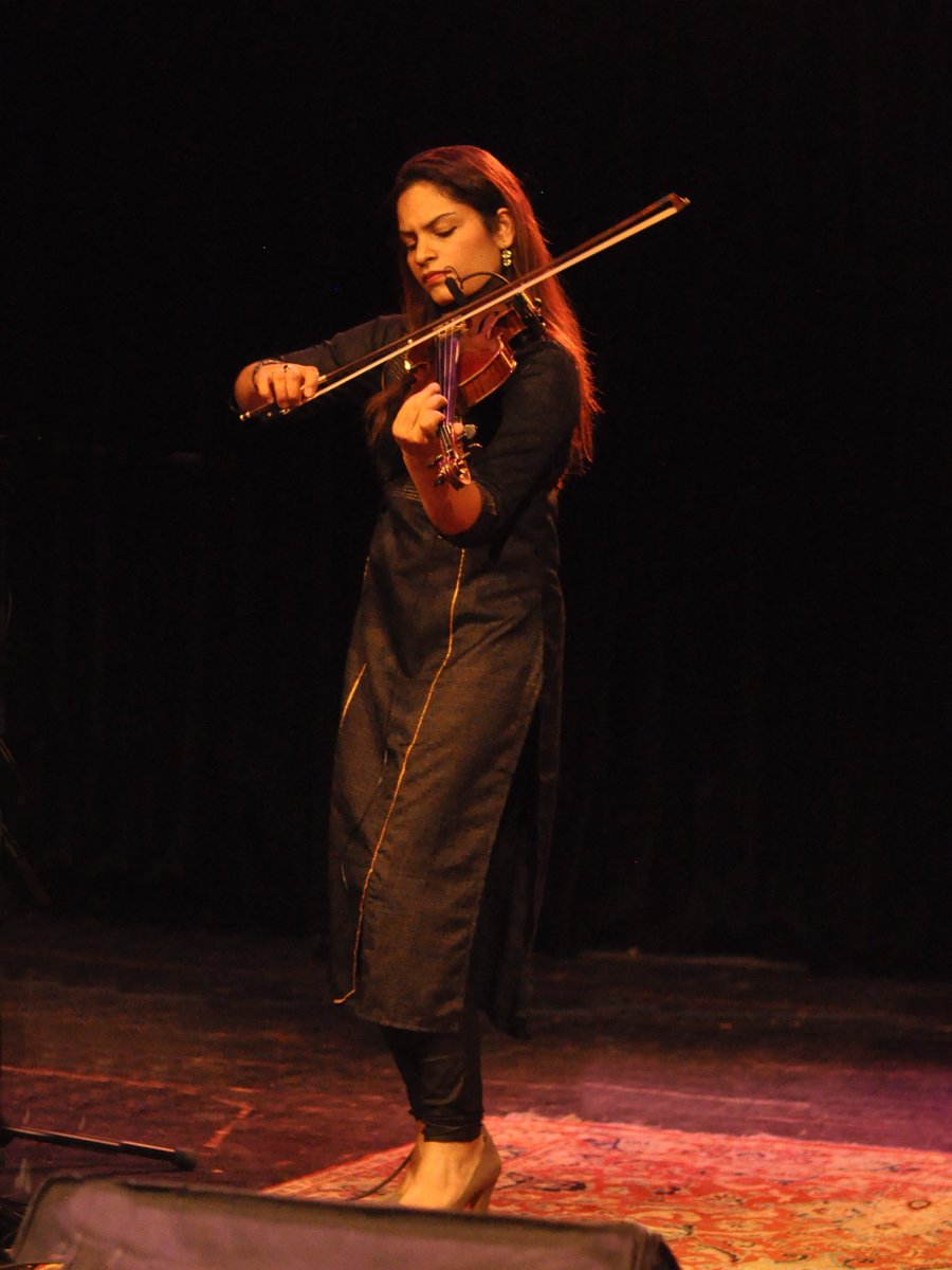 10/10/2017 několik snímků ze včerejšího večera.  Dnes nezapomeňte přijít do Studia Divadla Drak od 19h na kapely <a href="/Thisnis/">ThisRNisRed</a> a <a href="/Limbo/">Christoffer Lindblom</a> 
#JGTT23