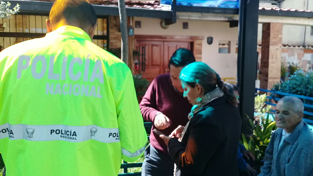 MinGobiernoEc's tweet photo. 40 personas sin identidad del Albergue San Juan de Dios fueron registradas por #MDIy @PoliciaEcuador> https://t.co/A6SfoSX7tu https://t.co/xUGgLDrHJh