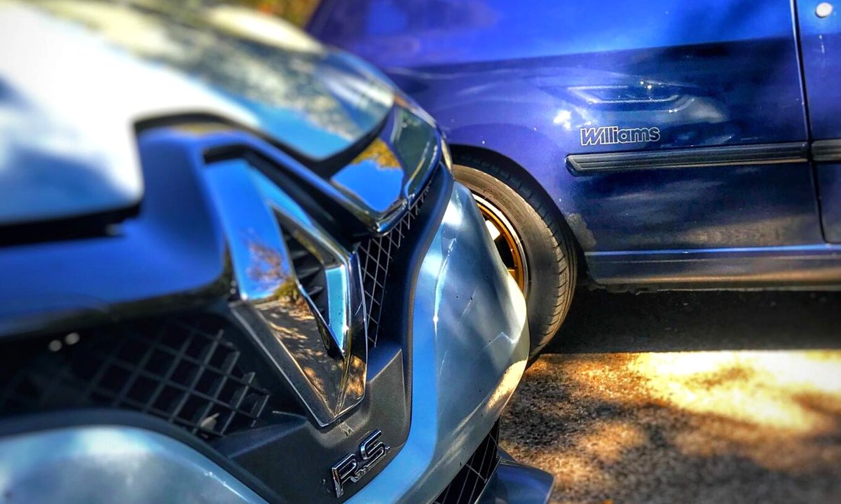 CARandGAS's tweet photo. ¿Con cuál te quedas? Young #ClioRsTrophy u OldSchool #ClioWilliams @PrensaRENAULT #FelizDomingo de épocas. https://t.co/DHJeIGdKQu