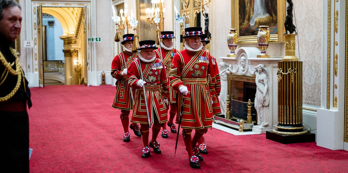 RoyalFamily's tweet photo. Anybody in the UK can make a recommendation for a British national to receive an honour. Find out more here: https://t.co/DWRHOpjcc6 https://t.co/BbialxX7pJ