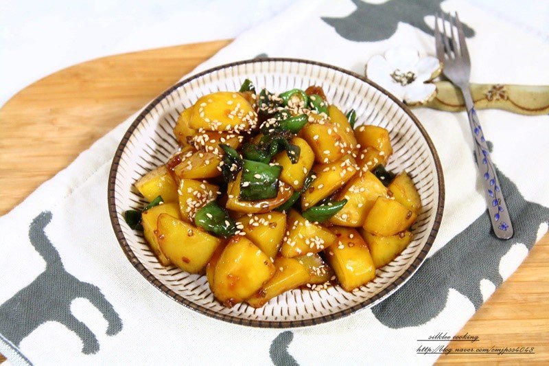 🙌요리_
쫀득한 감자조림 만드는 법
출처 : 실크리의 .. | 블로그
↪(클릭)naver.me/xKnMK5Kw