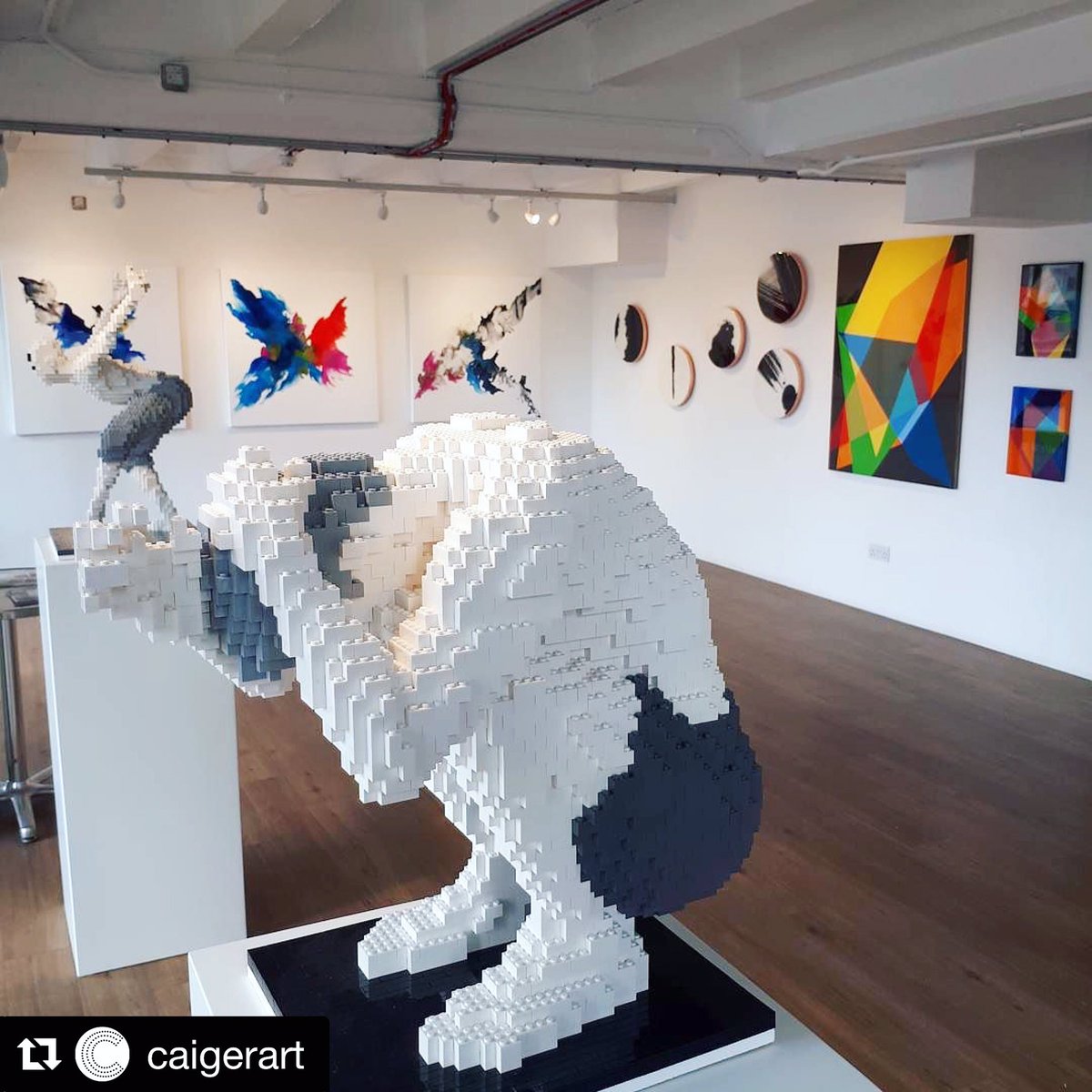 CorinneNatel's tweet image. Almost time for private view tonight! All looking great! So excited to be part of this #artexhibition @caigerart @OxoTowerWharf💙❤️#londonart