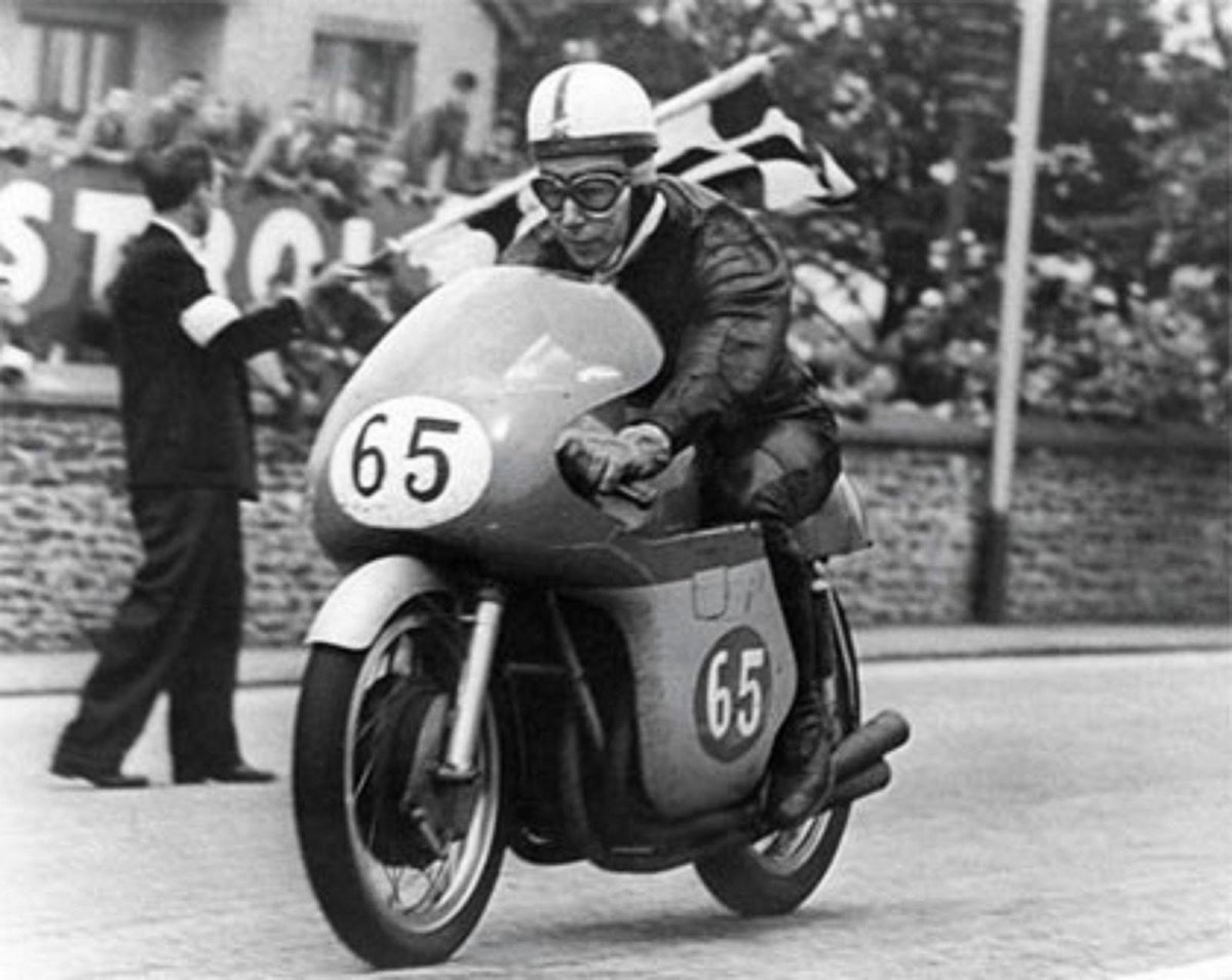 mvagustistagram's tweet photo. #MVAgusta70: #JohnSurtees wins 7 titles in the class 350 and 500. #MVAgusta #350GP #500GP #Ferrari158 #RepartoCorse #ForzaMVAgusta https://t.co/FEBWiS8TJn
