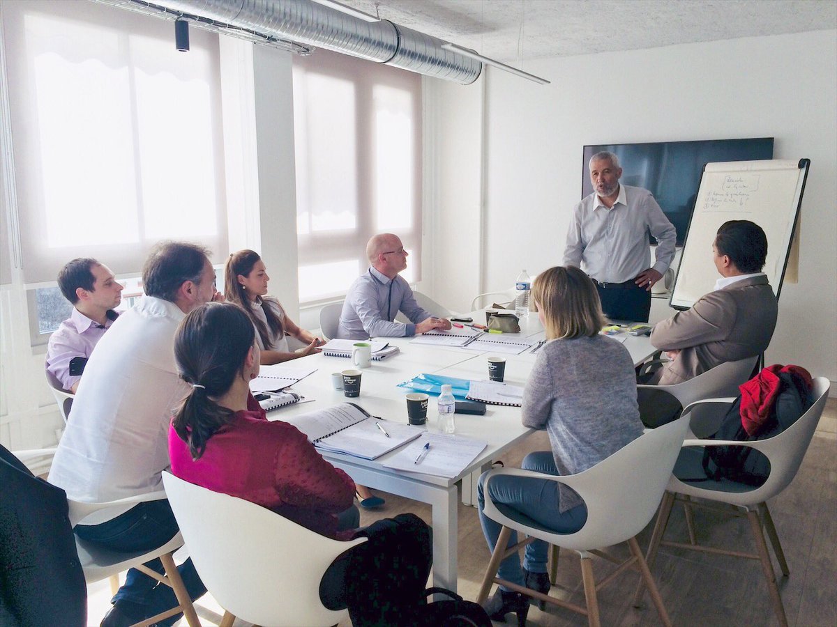 Listen_Too's tweet photo. Pendant 2 jours, formation pour quelques consultants afin de devenir Professionnal Scrum Product Owner.

#scrum #ProductPower #agile #PSPO https://t.co/nlhcCQ4KqH