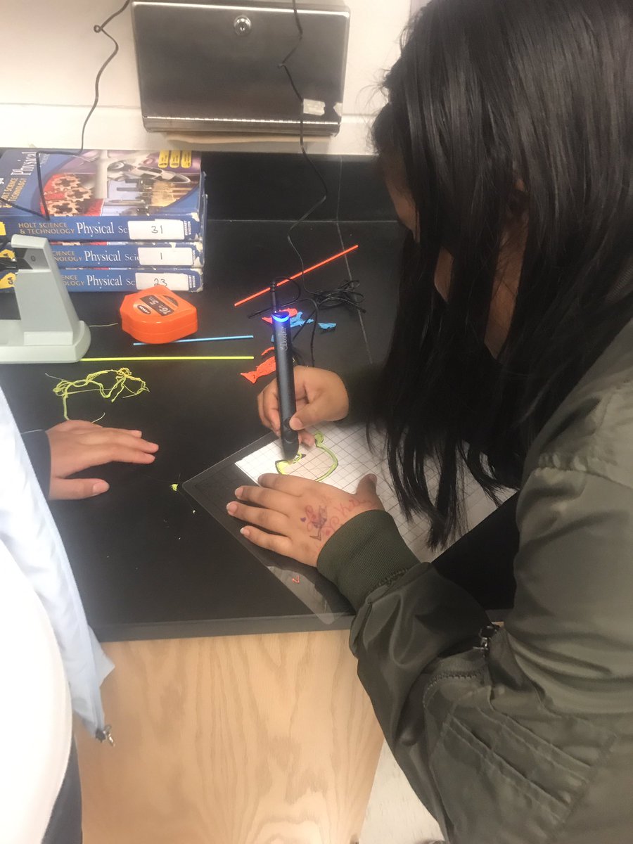 KPowellsclass's tweet photo. The kids love hands on learning with the 3D printing pens!! https://t.co/fnjfxHQXrX