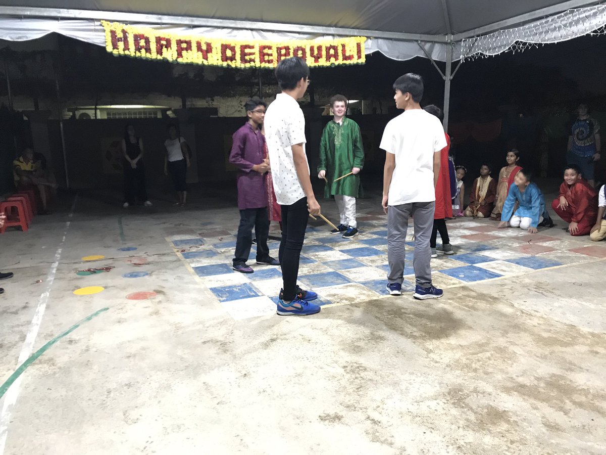 MalaAnthony53's tweet photo. Amazing performance by students and parents  #Diwali @GISKuantan @TiffEdwards1 https://t.co/c31DSBXmaL