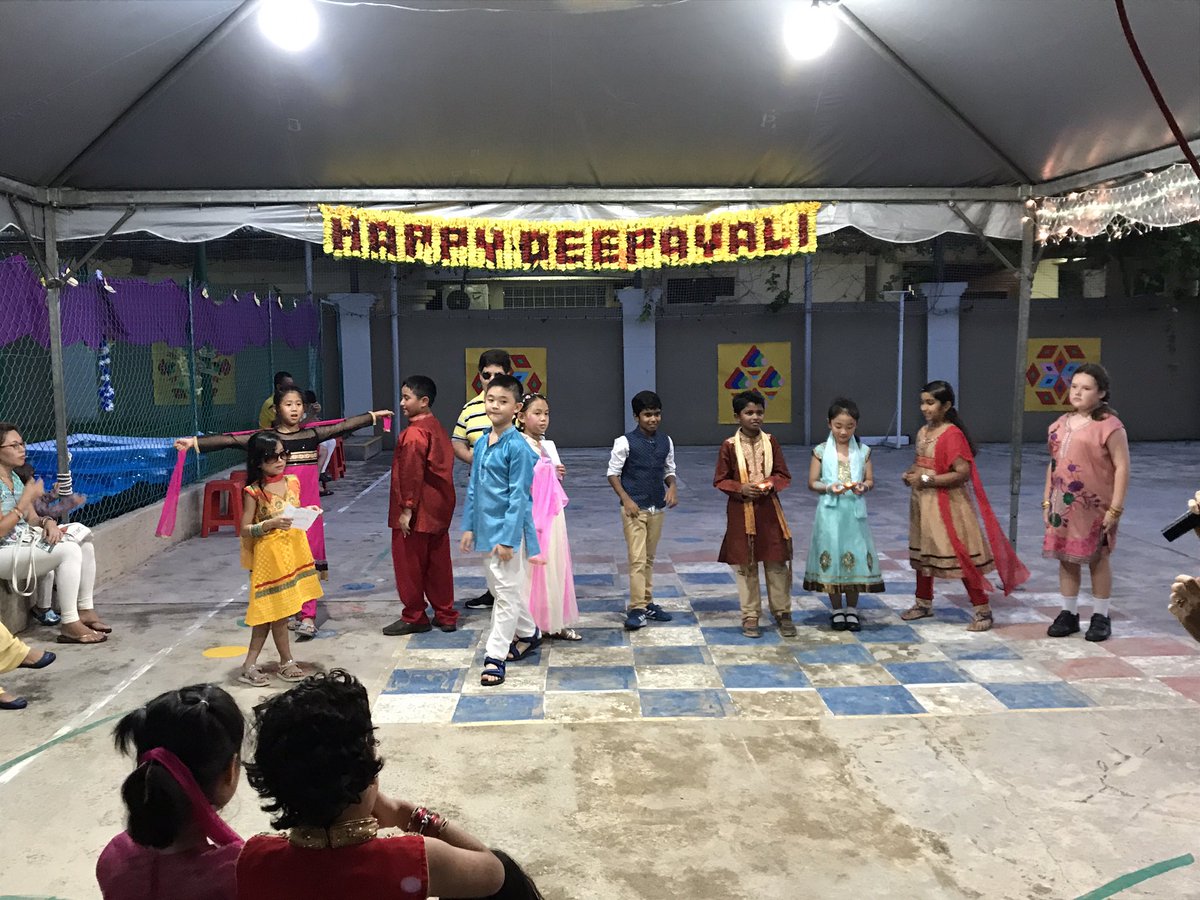 MalaAnthony53's tweet photo. Amazing performance by students and parents  #Diwali @GISKuantan @TiffEdwards1 https://t.co/c31DSBXmaL