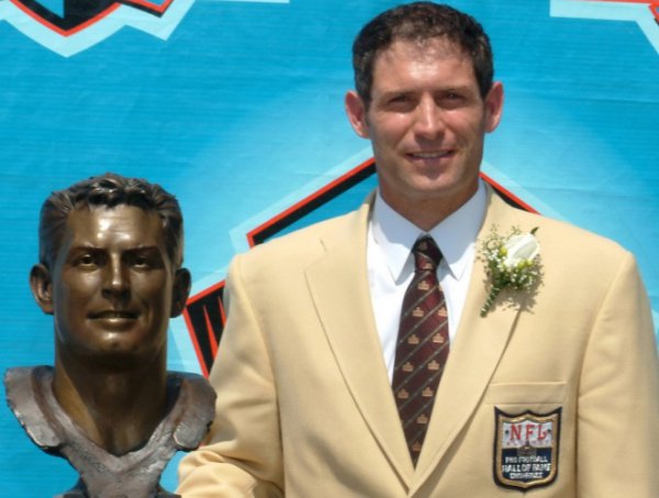 To wish HOF QB Steve Young a Happy Birthday! 