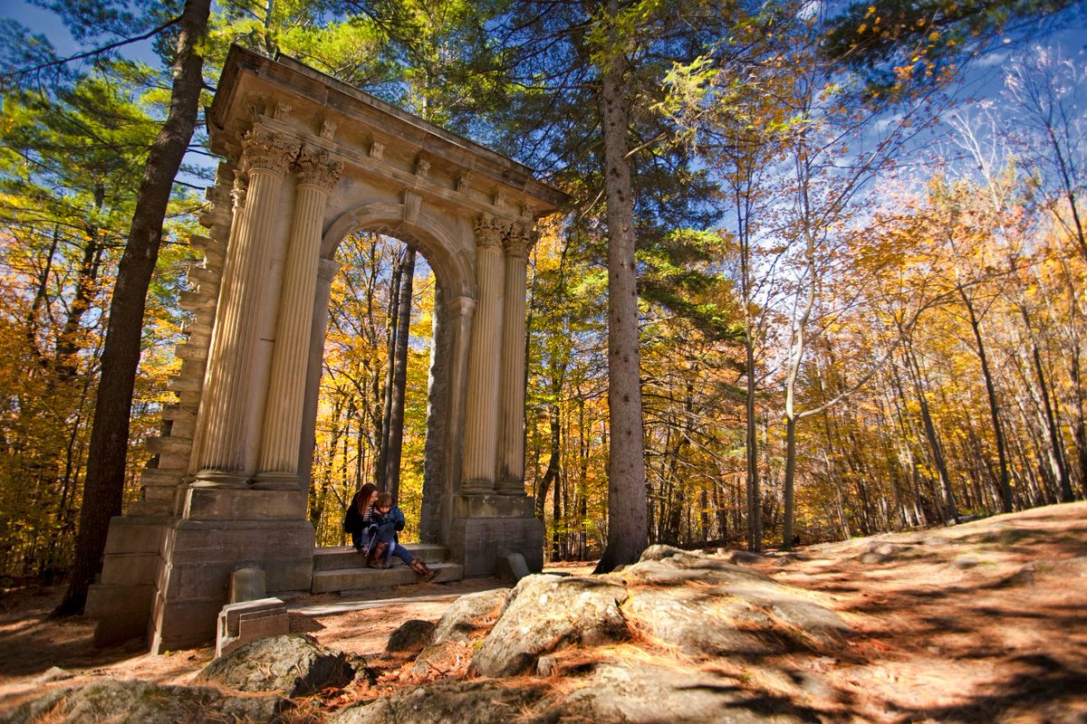 Stunning #FallRhapsody photo contest submissions are rolling in! Share your photo here: ow.ly/pdGR30fNEZZ <a href="/TourOutaouais/">Tourisme Outaouais</a>