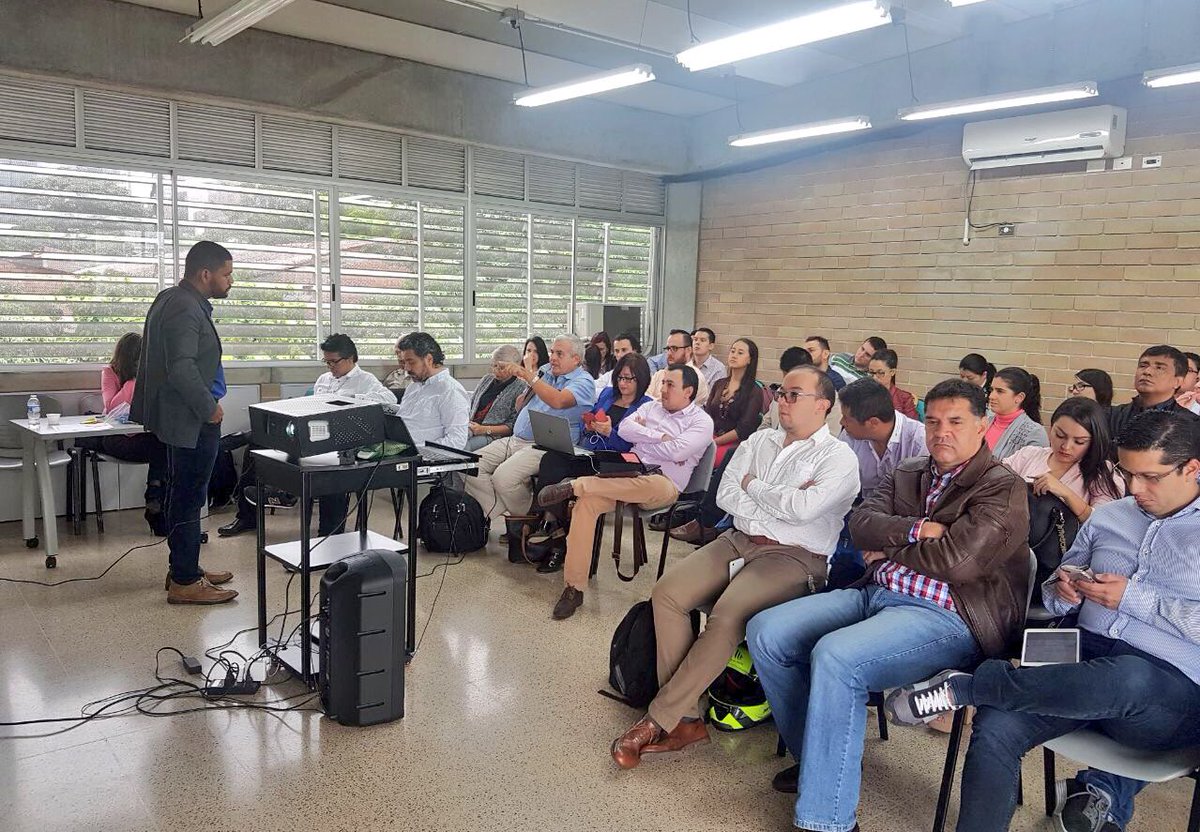 FedesoftCol's tweet photo. Inicia formalmente el taller de herramientas de formulación de proyectos para el sector TI. Alianza @FedesoftCol @InterSoftwareCo #Medellín #EventosCenisoft #TendenciasFedesoft https://t.co/vtjJT7pdBv
