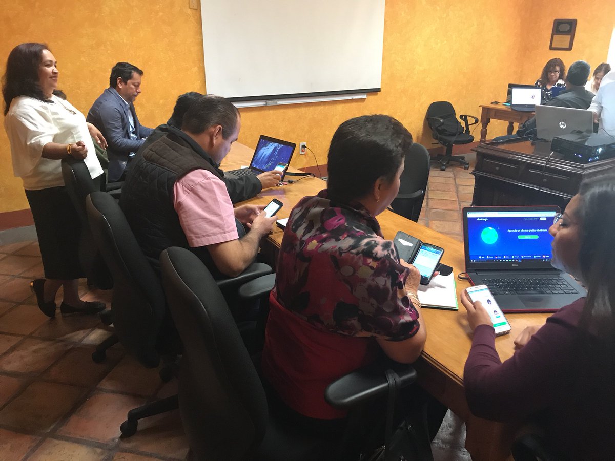 luis_gomez_gtz's tweet photo. @ProNIJAL plataforma @duolingo Zona 17E Secundarias Valles San Marcos-Magdalena gracias @JoseCuervo compromiso @PacoAyon @sandovalbasica https://t.co/bTQY9qgY5B