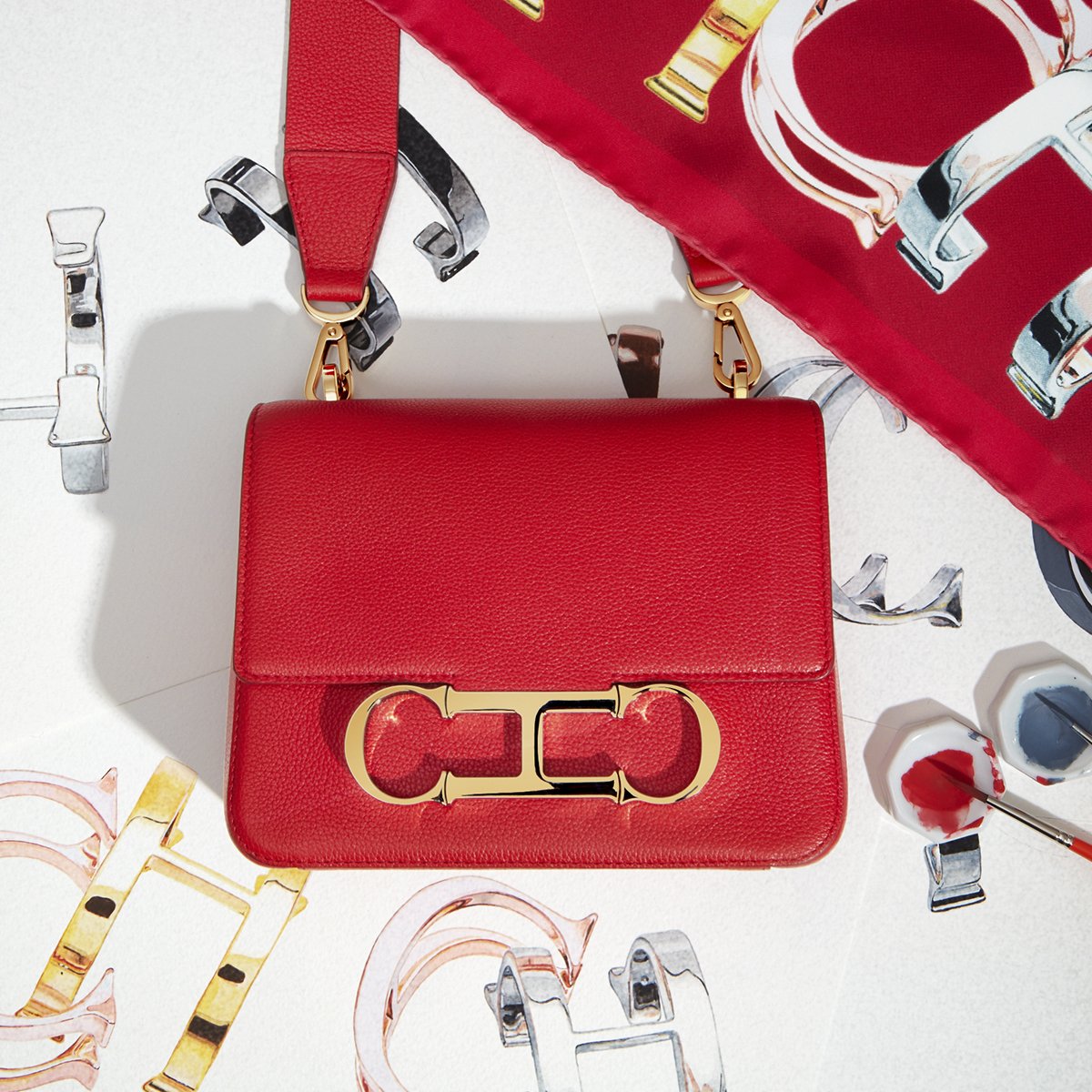 Carolina Herrera : INITIALS INSIGNIA BAG - OHLUX - Revista de