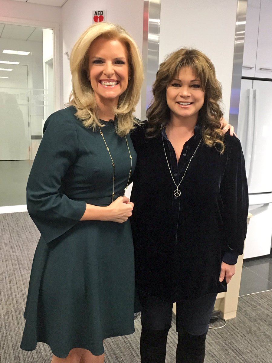JaniceDean's tweet photo. So great to meet @Wolfiesmom She's as fabulous as the #scuffins she made for us on @foxandfriends #ValeriesHomeCooking #betterwithfriends https://t.co/w7SUgv3gCv