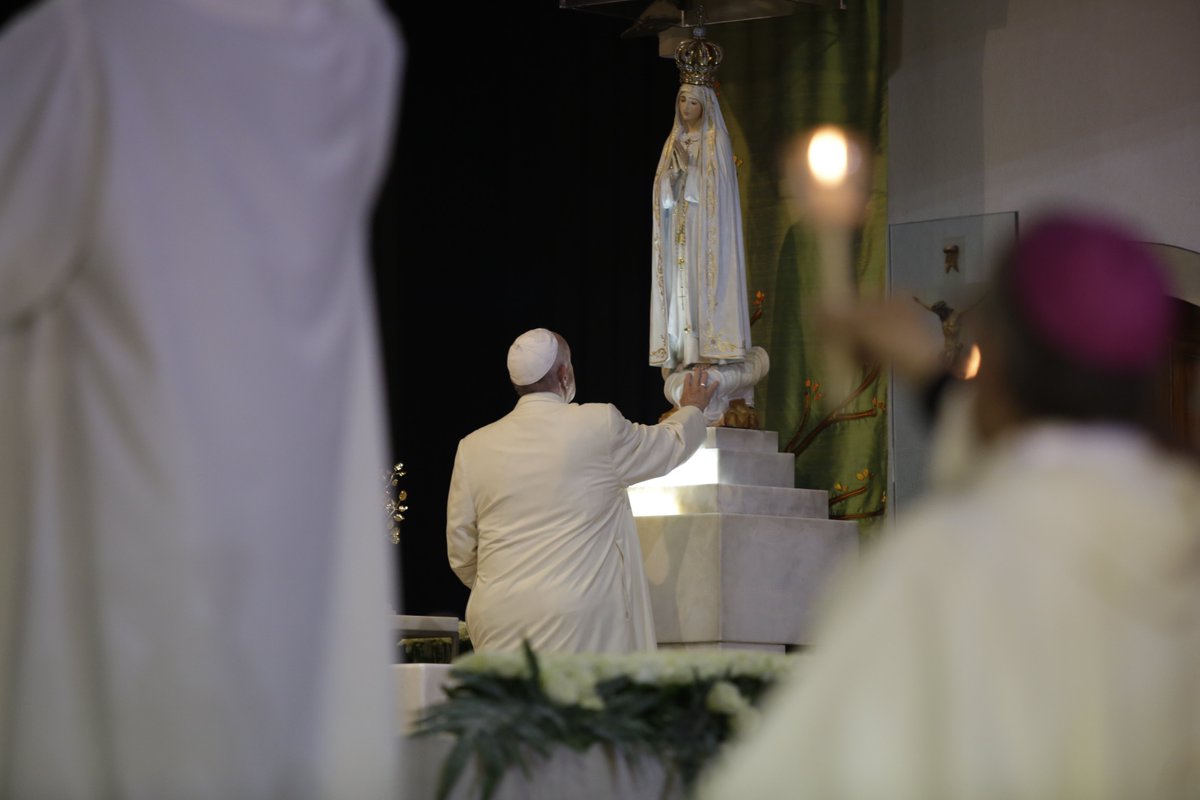 EWTNespanol's tweet photo. El @Pontifex_es  nos invita a rezar el Santo Rosario por la paz del mundo este viernes 13/10 en la clausura de #Fatima100 https://t.co/81GTUrvxRU