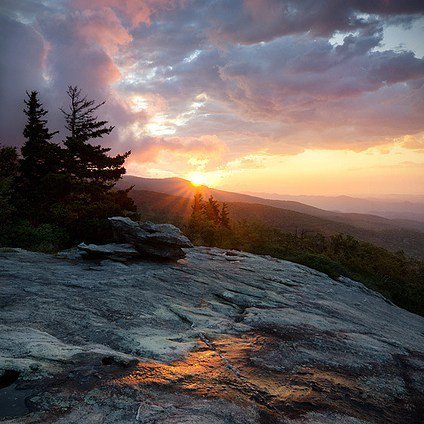 AmericaHikes's tweet photo. Reposting @successfulmindset27:
Nature is beautfiul.
.
.
.
.
.
.
#Successful #Mindset #nature #beautiful #gorgeous #sky #sun #trees #sunset https://t.co/4tWfo5Admz