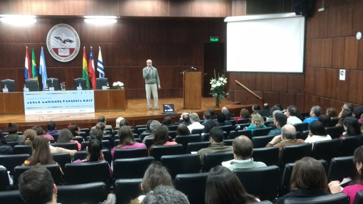 UNCUYO's tweet photo. En Congreso #AAE2017 recibimos a especialistas de universidades integrantes de @AUGMoficial
Sumar saber para impactar en la comunidad https://t.co/nkKkf7QPn2