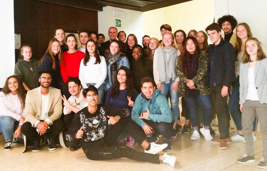 LucColemont's tweet photo. Wat 'n toffe studenten St.Norbertus Antwerpen! Geboeid door @StopDarmkanker les en klaar vr #NoXCuseproject #videoclip https://t.co/iWdcJvcb3R