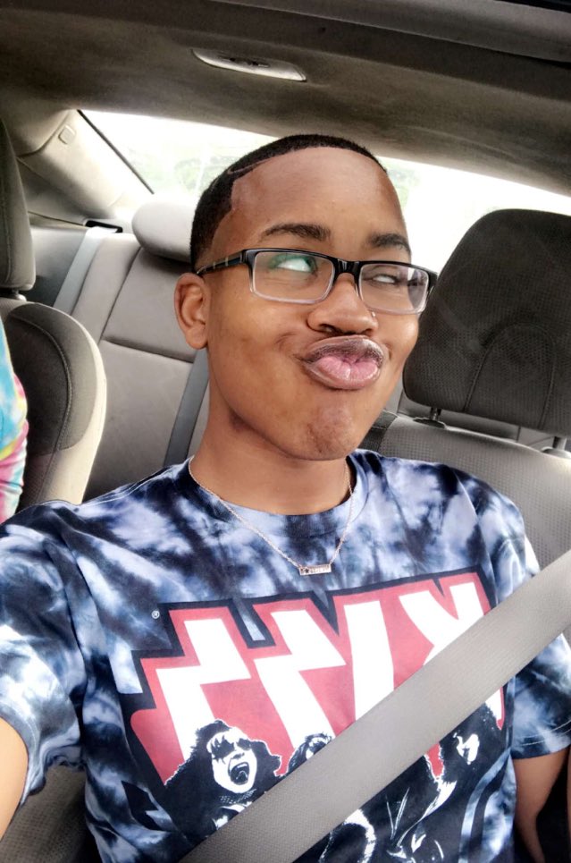 chillinator_'s tweet photo. #NationalComingOutDay #BlackBoysBreakTheInternet 💗 #YoFavorite 😩😛 https://t.co/k7h2jcggpX