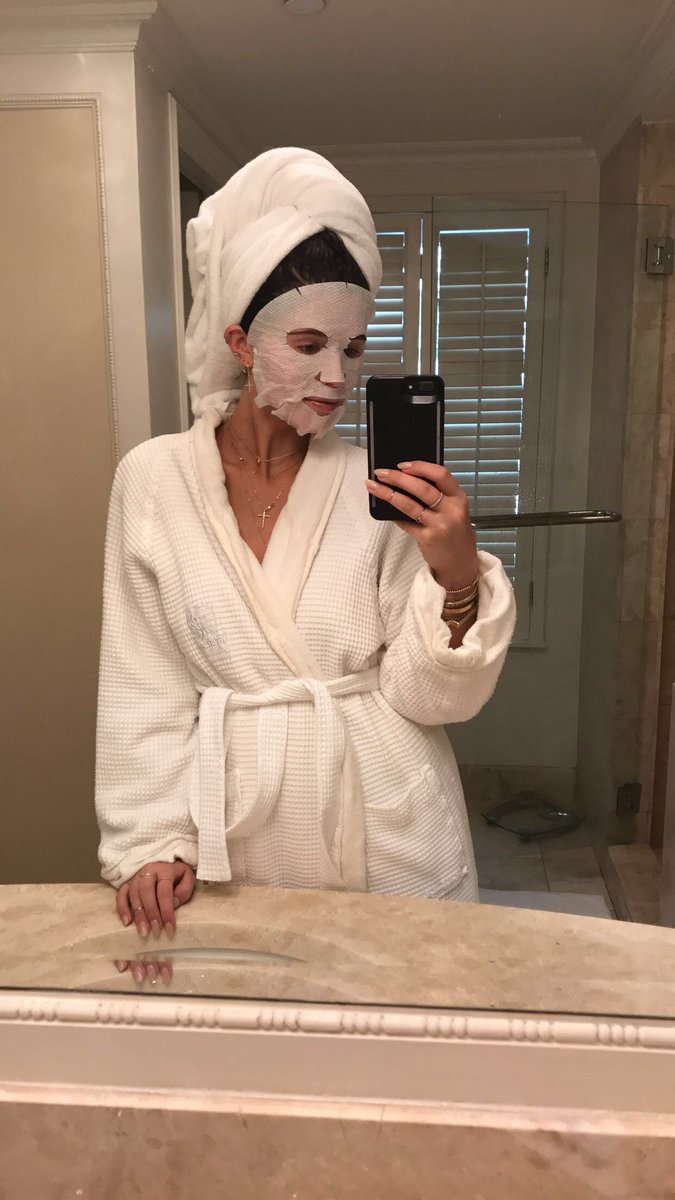 KSchwarzenegger's tweet photo. My latest obsession: @BurtsBees Hydrating Sheet Mask! Find out why on my Insta :) #WorkingWithBurtsBees #FaceMask #Ad https://t.co/EcyqHuHBDR
