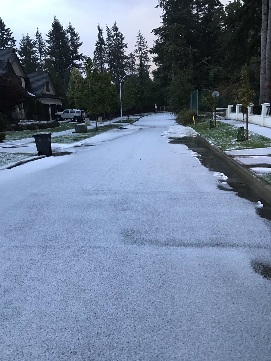 NKyleA's tweet photo. 28ave and 148 st Area of south Surrey. Some hills are pretty slick and people are shoveling driveways 😐 @NEWS1130 https://t.co/YJmviZYFNT