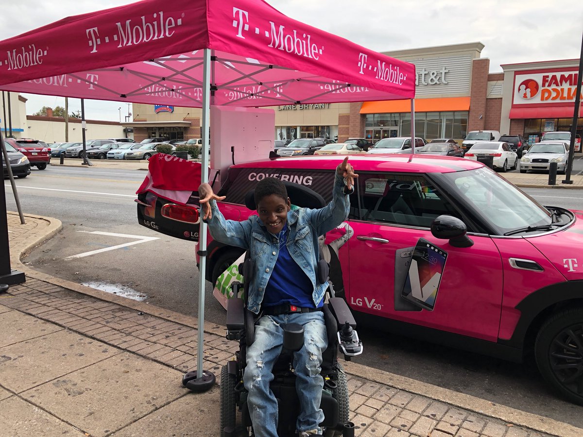 tiffthetechie's tweet photo. We have the #PHLMini at 69th St @tmobile today for @ Work Wednesday!! Stop on by and let us audit your Small Business needs. https://t.co/9GJzIiqm7W