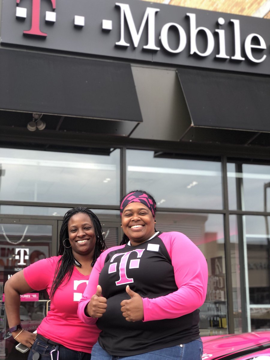 tiffthetechie's tweet photo. We have the #PHLMini at 69th St @tmobile today for @ Work Wednesday!! Stop on by and let us audit your Small Business needs. https://t.co/9GJzIiqm7W