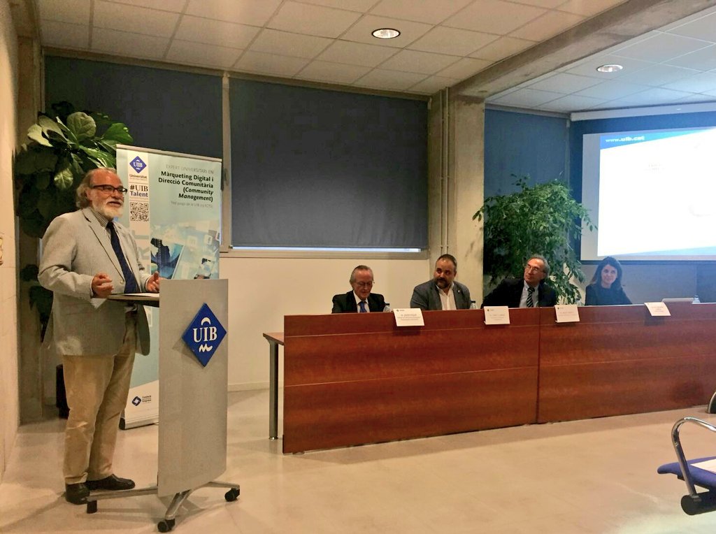 IB3's tweet photo. Moltes gràcies a la @UIBuniversitat i @FUEIB per atorgar-nos aquest reconeixement per la nostra aposta amb el món digital #PostgradoCM 📚 https://t.co/pYyVDK2Fri