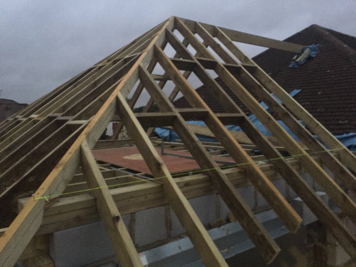 foofighter1111's tweet photo. Project #ABOTS - getting roofier! https://t.co/ASmOYxPbyv