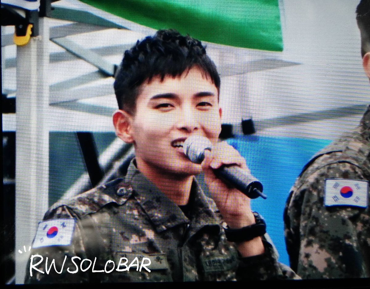 rwsolobar's tweet photo. 171011 지상군페스티벌 #Ryeowook #려욱 Photo by yao https://t.co/VpQF0GMMQa