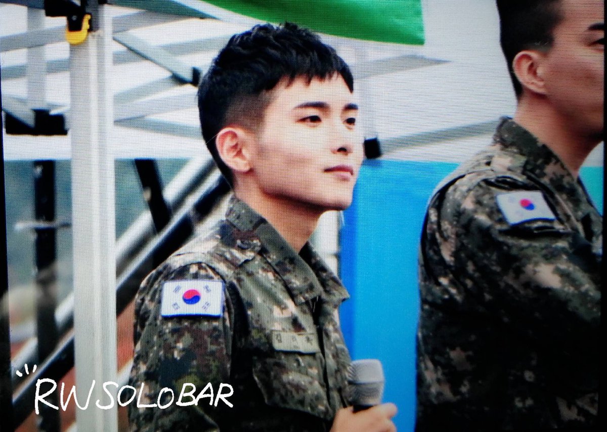 rwsolobar's tweet photo. 171011 지상군페스티벌 #Ryeowook #려욱 Photo by yao https://t.co/VpQF0GMMQa